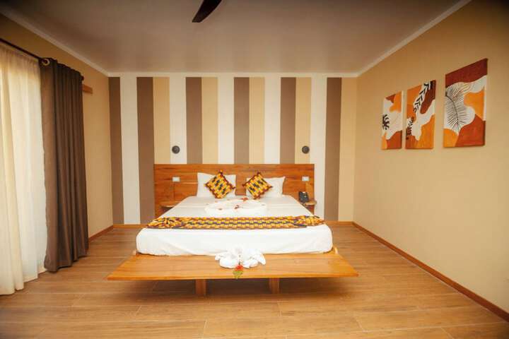 Room 2 of 107