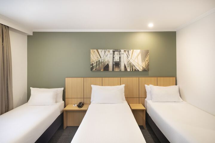 Room 11 of 28