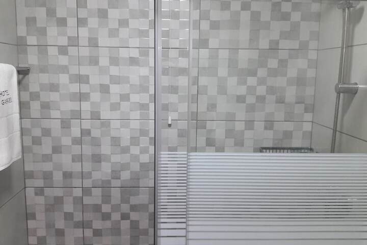 Room 13 of 38