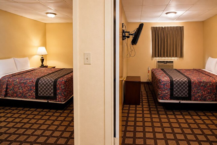 Room 9 of 33
