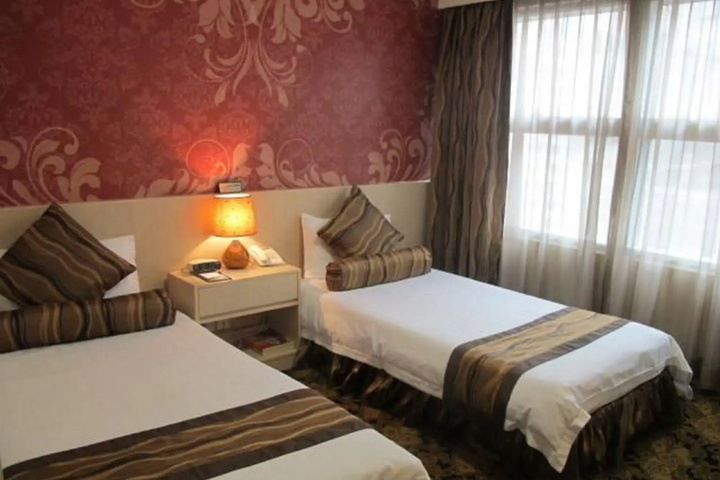 Room 5 of 19
