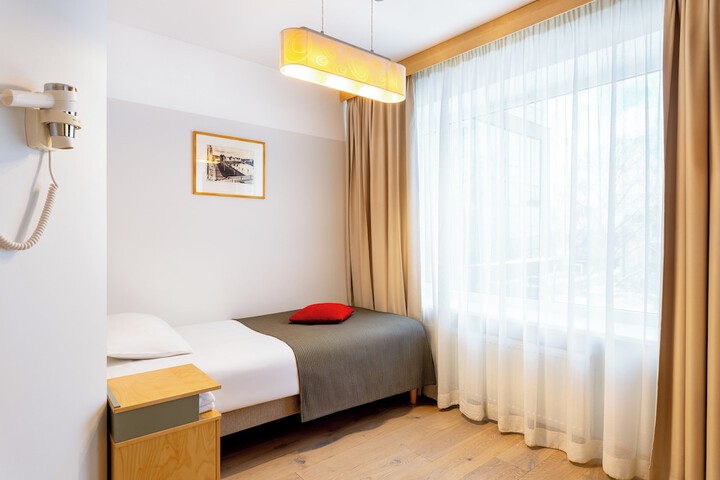 Room 42 of 101
