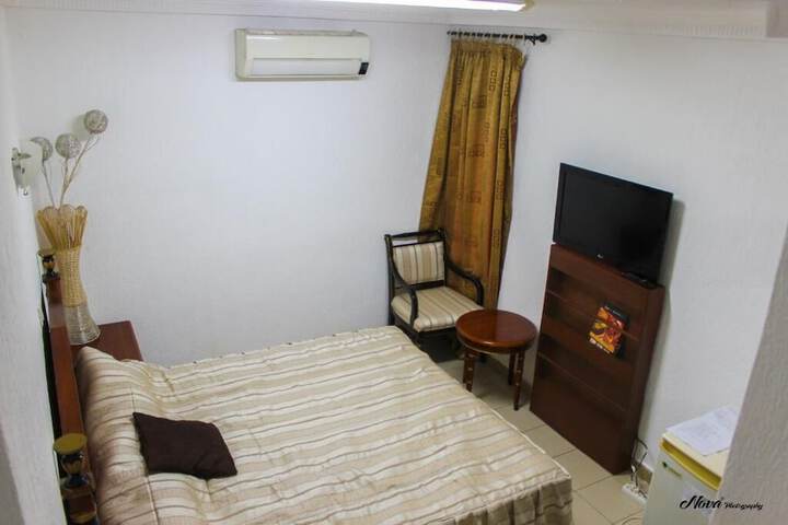 Room 33 of 62