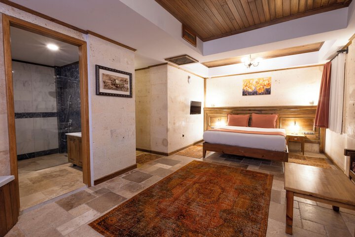 Room 18 of 90