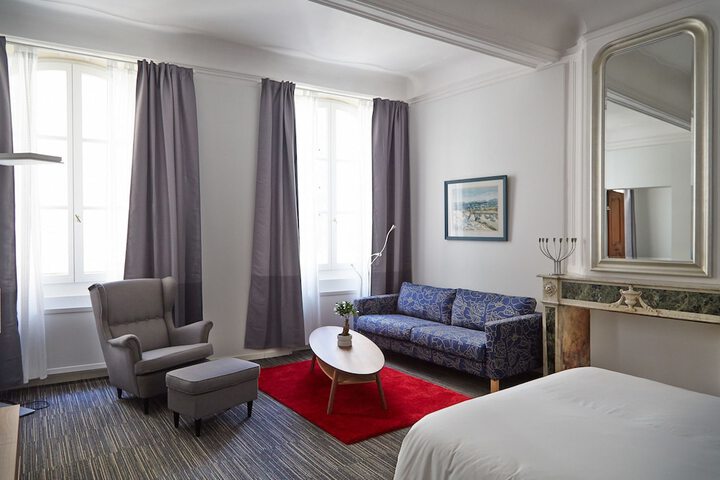 Room 3 of 63
