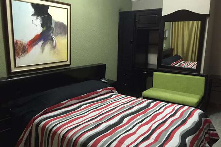 Room 5 of 16