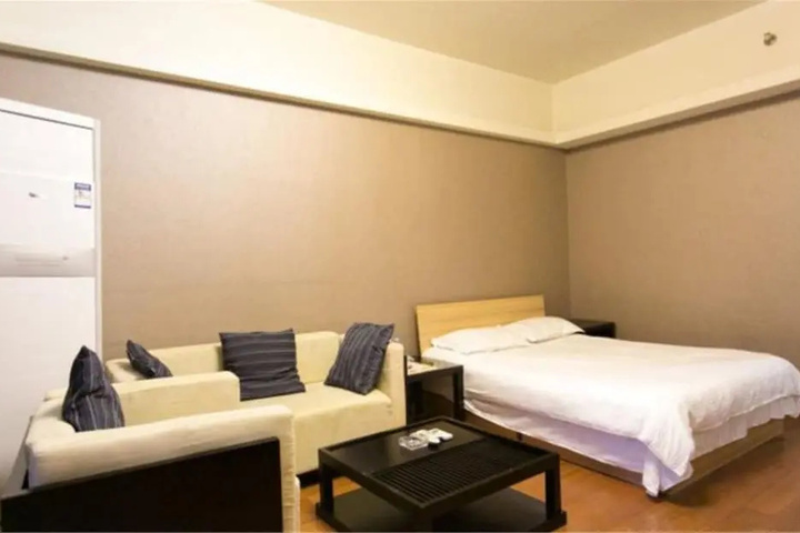 Room 9 of 12