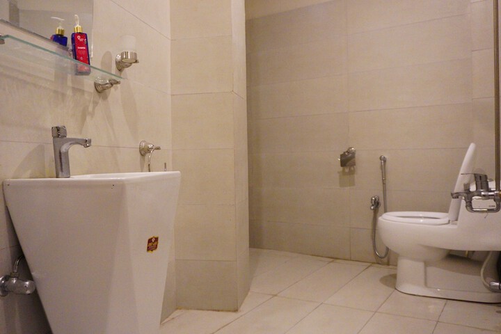 Room 16 of 18