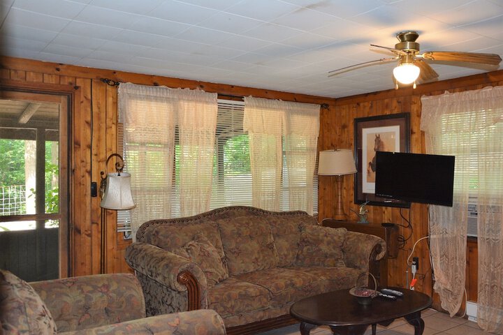 Room 8 of 12