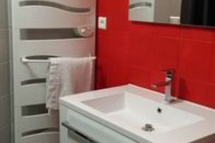 Room 4 of 20