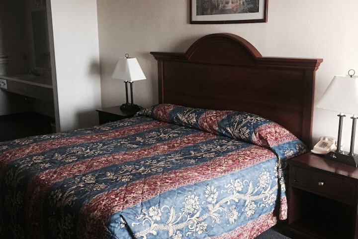 Country Inn Bolivar in Bolivar, MO