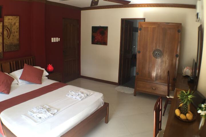 Room 16 of 33