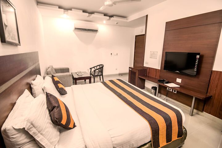 Room 13 of 49