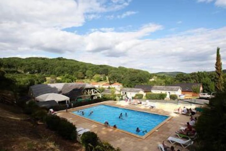 Hotel with Pool