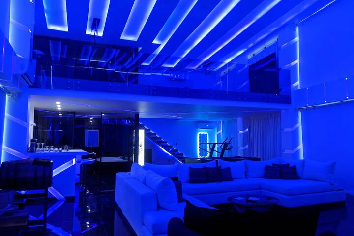 Room 4 of 18