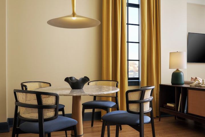 Room 21 of 190