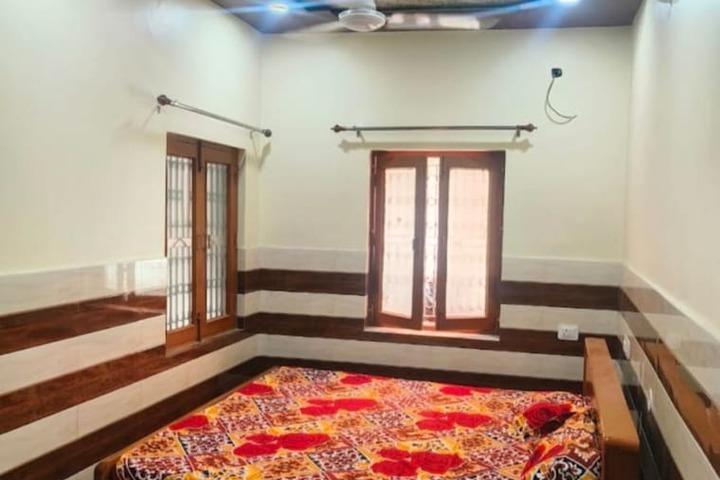 Room 4 of 11