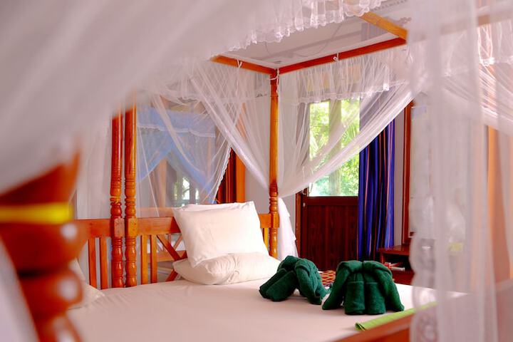 Room 9 of 25