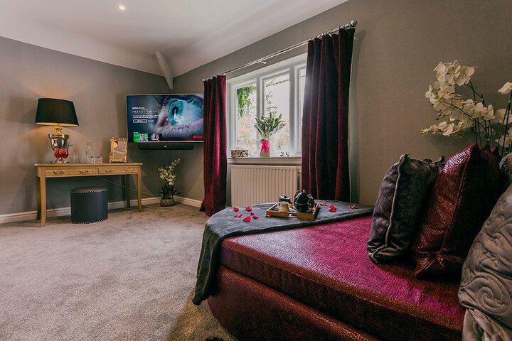 Room 3 of 390