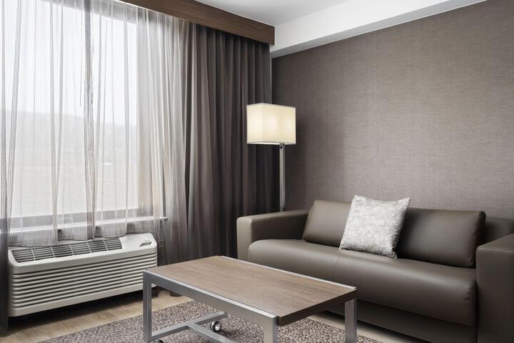 Room 145 of 180