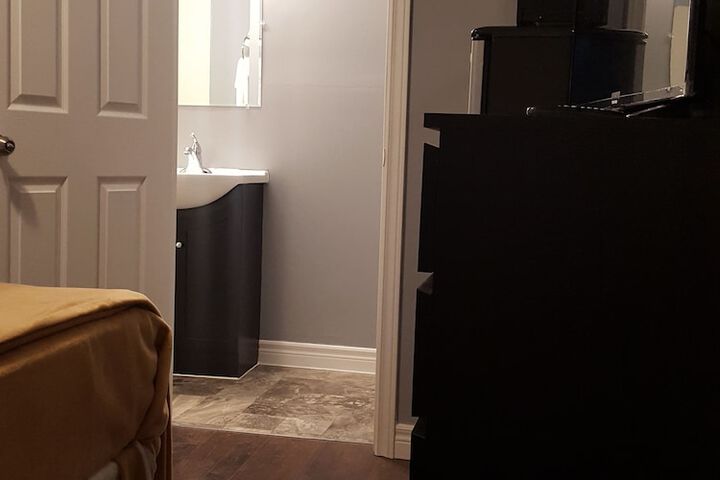Room 8 of 28