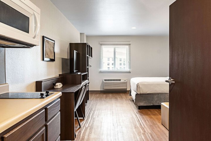 1 Queen Bed (1 of 22)