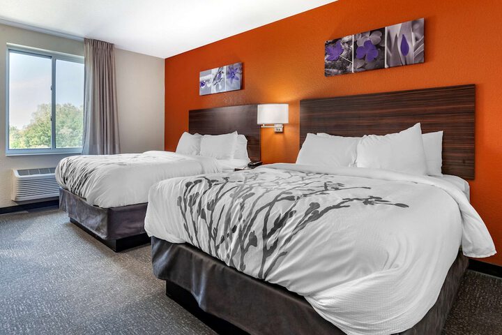 2 Queen Beds (2 of 12)
