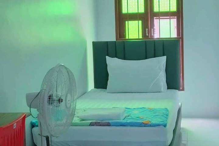 Room 5 of 12