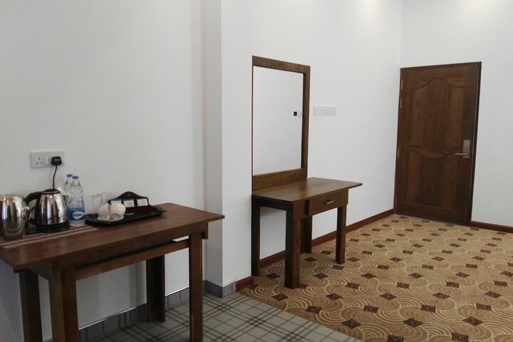 Room 5 of 12