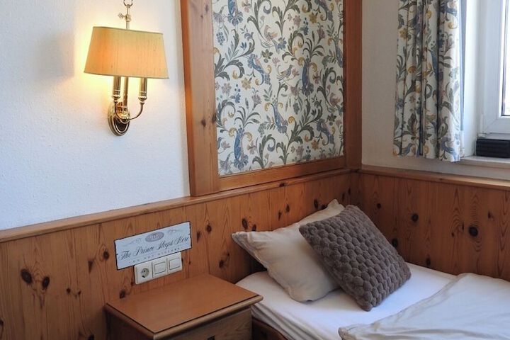 Room 8 of 22
