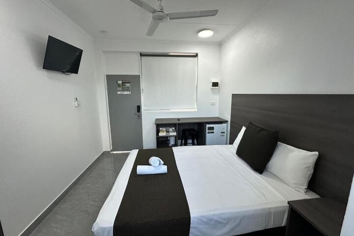 Room 18 of 38