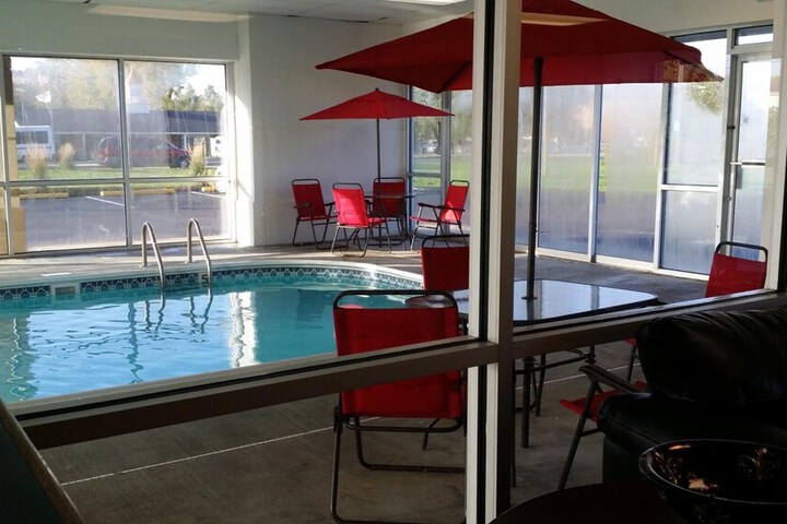 Pools & Facilities