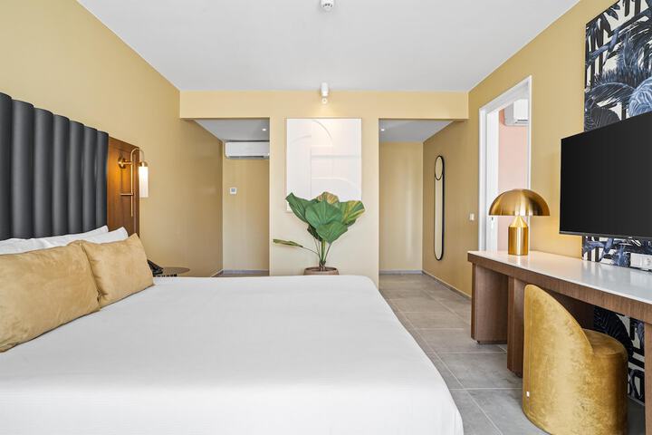 Room 46 of 170