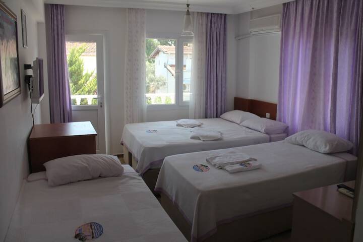 Room 6 of 28