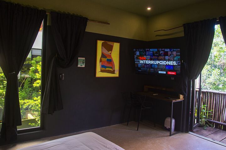 Room 2 of 33