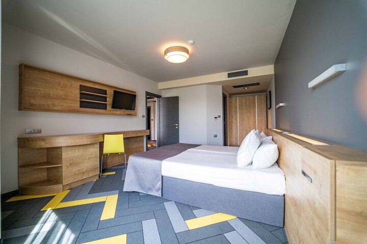Room 6 of 38