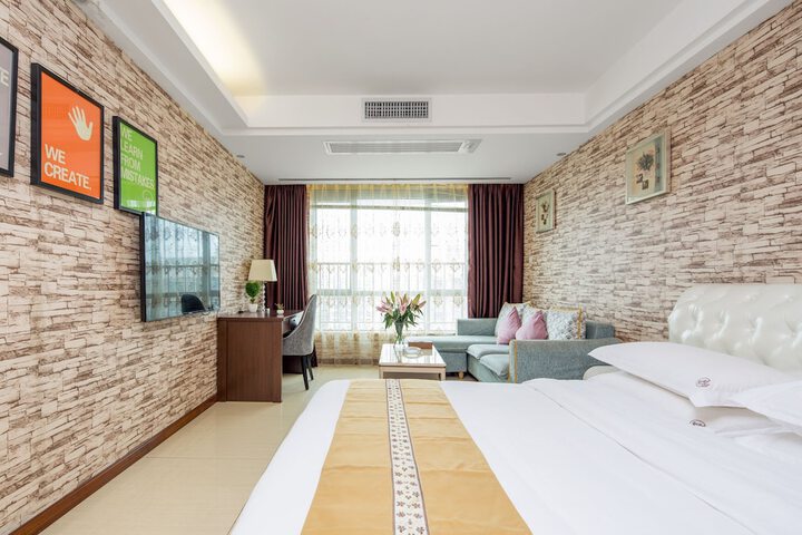 Room 33 of 70