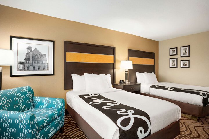 2 Double Beds (2 of 7)
