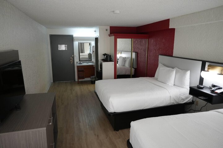 Room 6 of 43