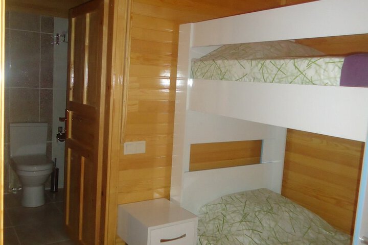 Room 10 of 144