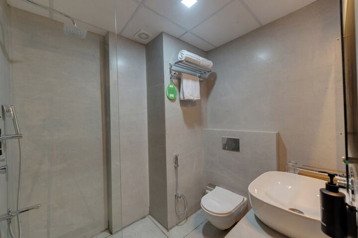 Room 32 of 48