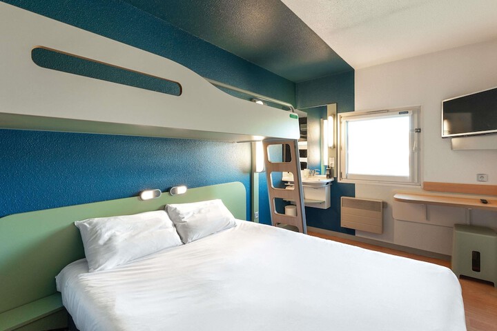Room 5 of 34