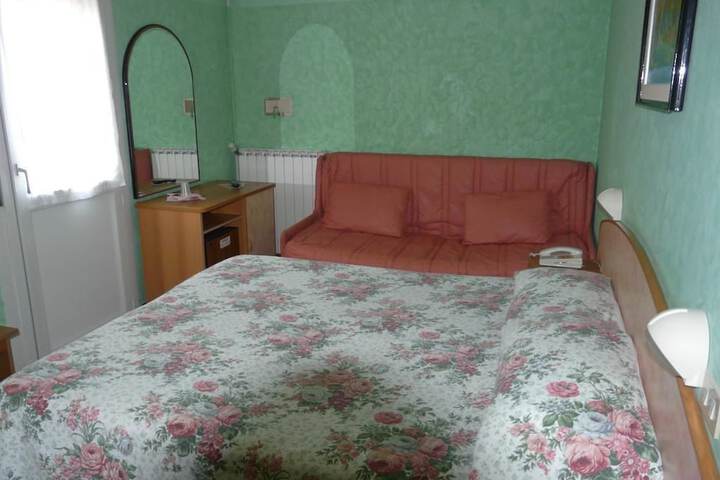 Room 11 of 35