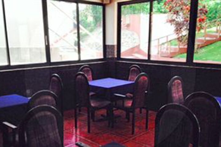 Lounge 12 of 26