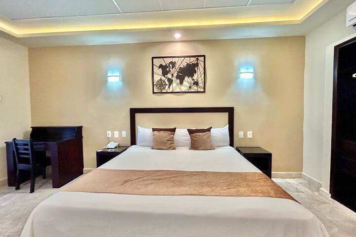 Room 11 of 80