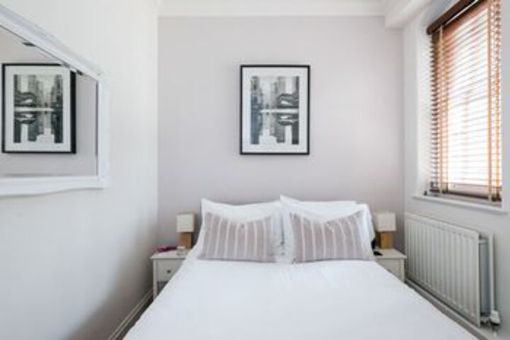 Room 9 of 25