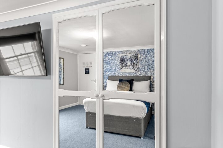 Room 11 of 29