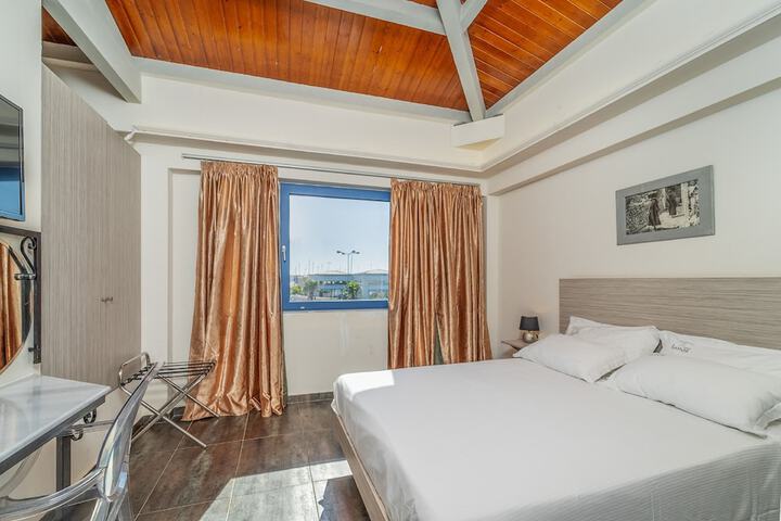 Room 3 of 25