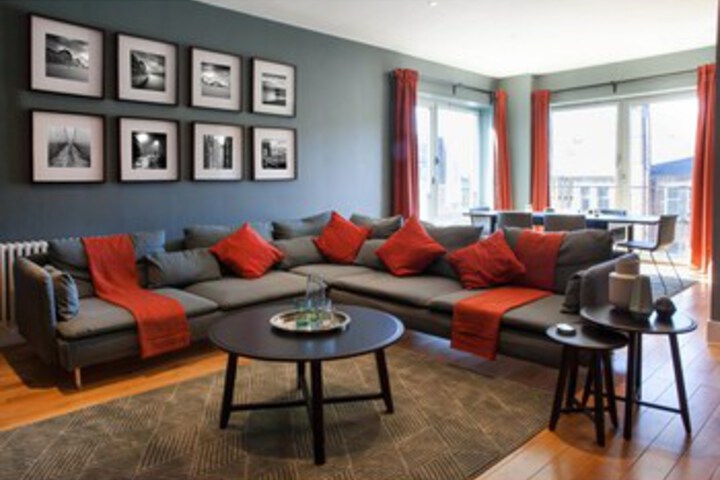 Spacious 2BR Central Glasgow Flat for 4