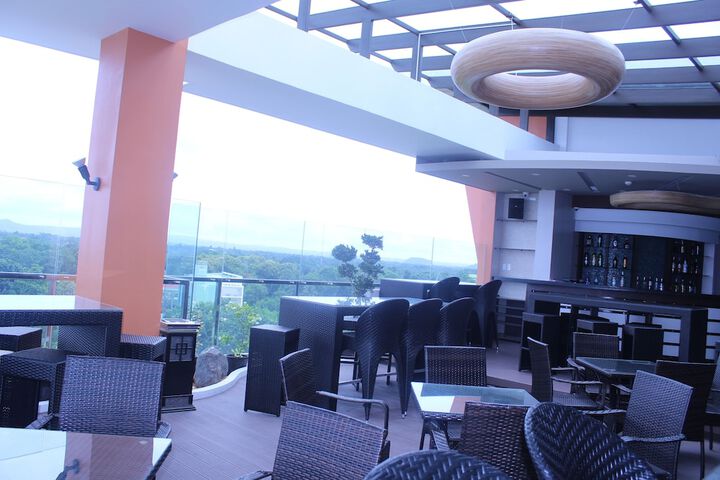 Lounge 55 of 63